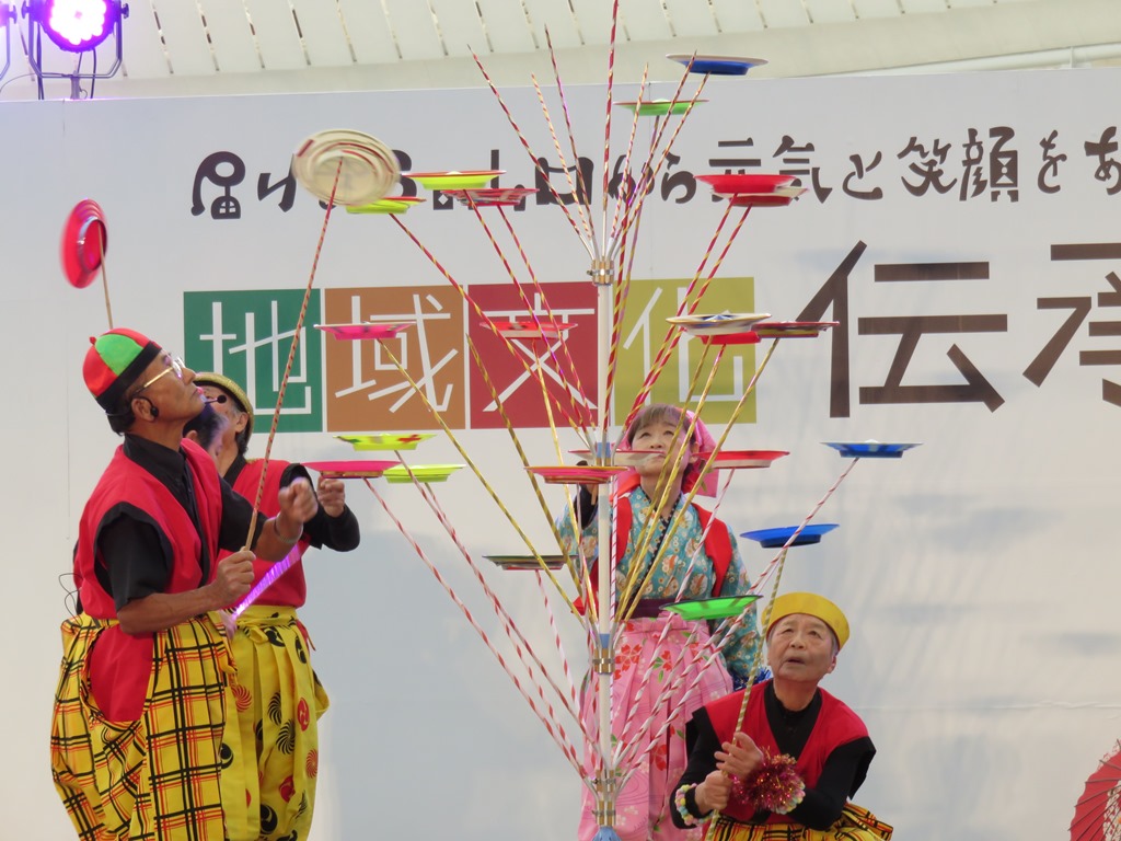 出演　大道芸